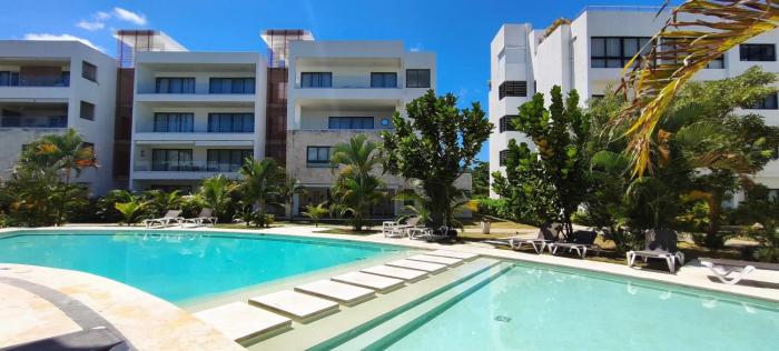 AMARE beach front apartment overlooking pool