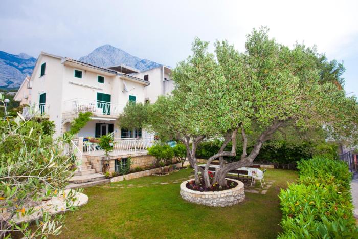 Apartments by the sea Promajna, Makarska - 2588