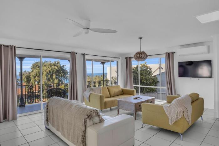 The Pool House in Tura