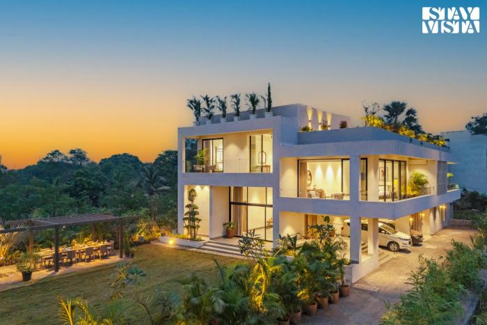 StayVista at Ember Villa - Indoor Pools & BBQ