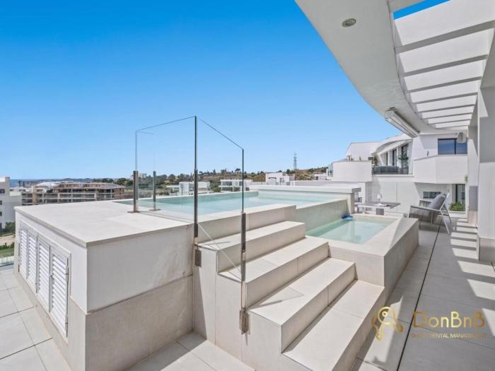 Penthouse with a private pool and sea view in Fuengirola