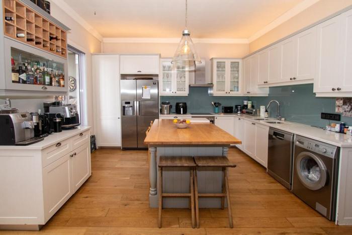 Fresnaye Home on Ave La Croix