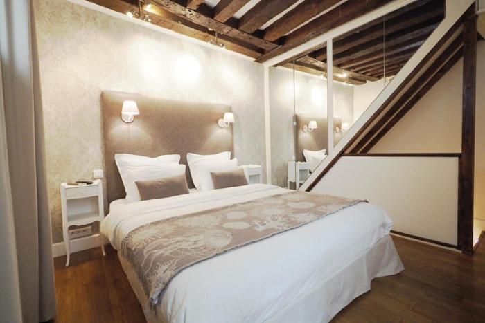 Louvre Parisian Duplex