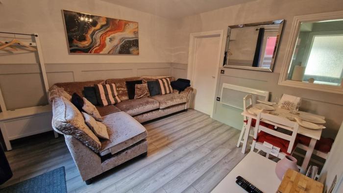 The Red House, 2 Bed Flat in Bristol