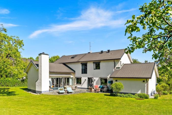 Luxurious family villa in a unique location