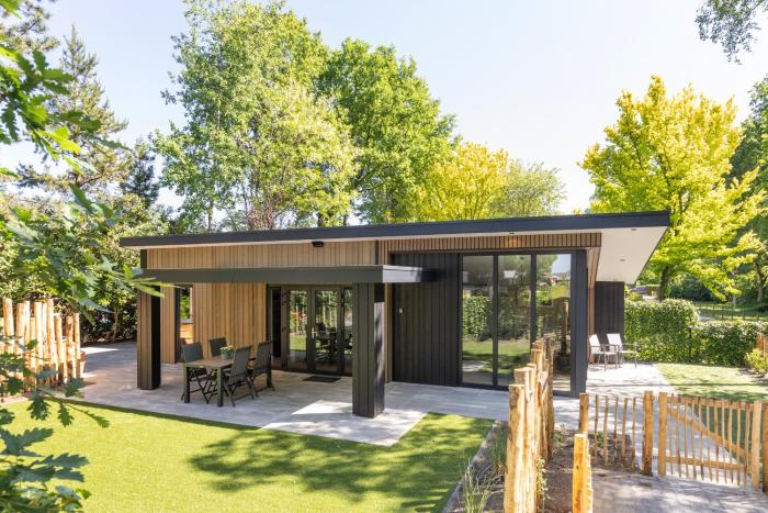 Chalet FoRest Veluwe with private hottub & incl wood!