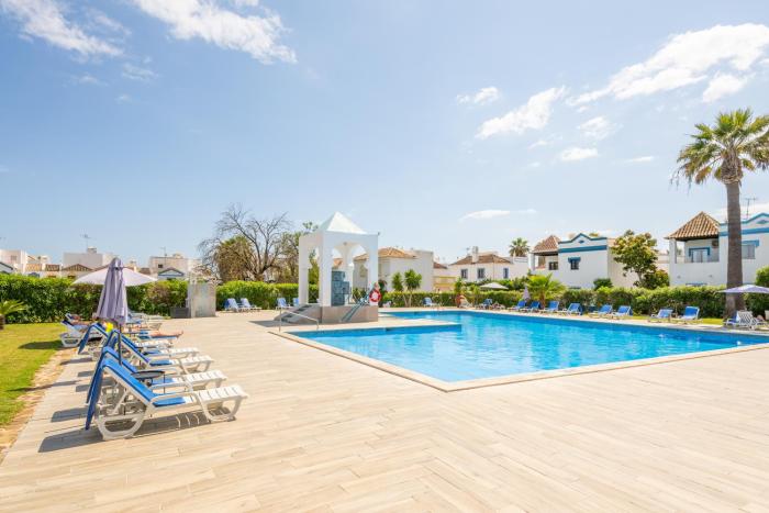 Algarve 3-Bedroom Villa w Pool, Beaches & Golf