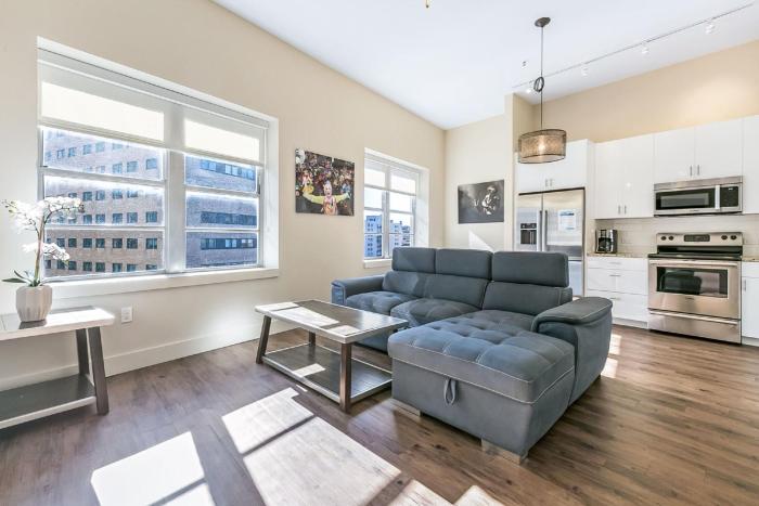 Stylish 1-Bed Condo Just Moments Away from the Charming French Quarter