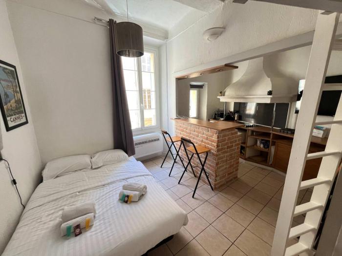 A092-Studio agreable avec mezzanine - Le Suquet