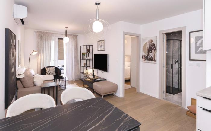 Apartment Luz Split, private parking spot in the garage