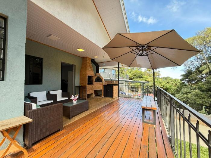 Casa com Churrasqueira na Serra em Campos do Jordão