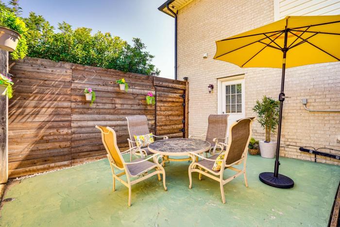 Explore and Unwind Charming Bedford Apartment