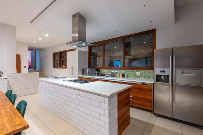 Hot Tub Getaway in Llandudno Spacious Ocean-View Apartment