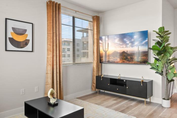 Old Town Camelback Mall Mountain View Pool