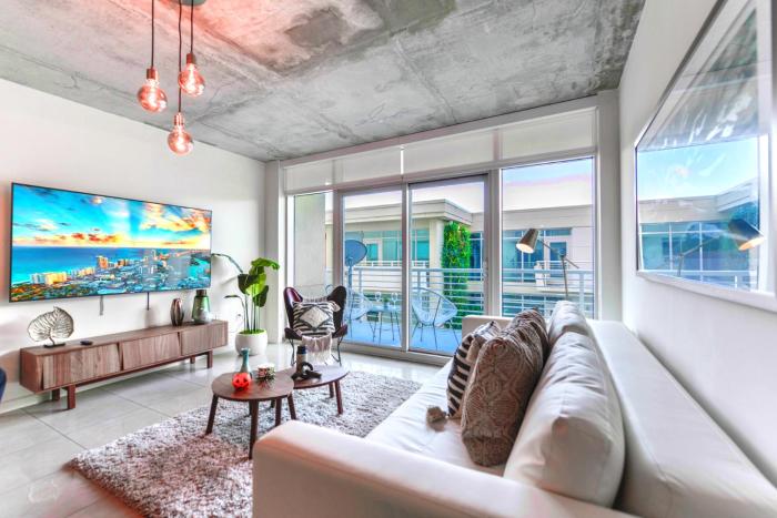 Stylish Midtown Miami Condo - Pool & Prime Location