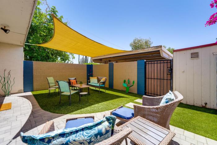 1.5 Mi to Old Town Scottsdale: Unit w Fenced Yard