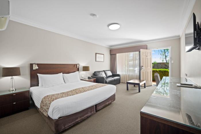 Carlyle Suites & Apartments