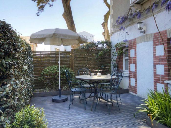 Gîte en Bord de Mer à Saint-Michel-Chef-Chef - Terrasse, Parking, Équipements Familiaux - FR-1-306-819