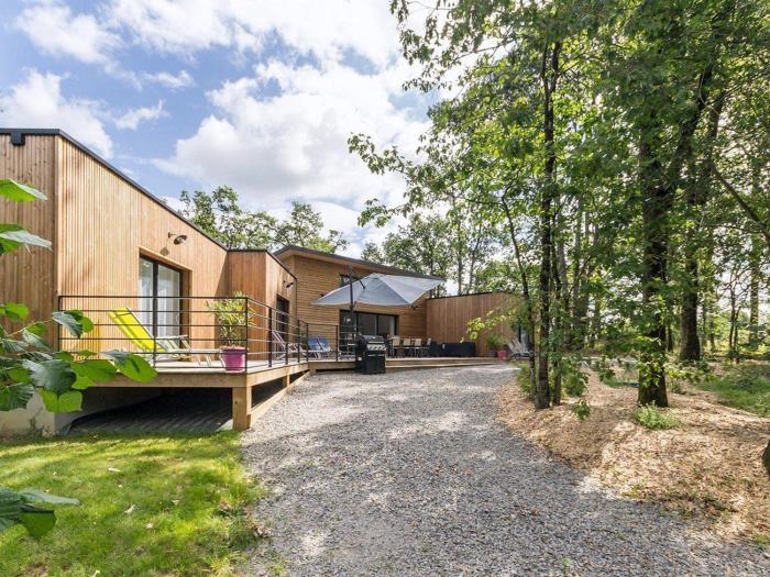 Grande maison en bois avec parc, terrasse, jeux et équipements modernes entre Nantes et Pornic - FR-1-306-1051
