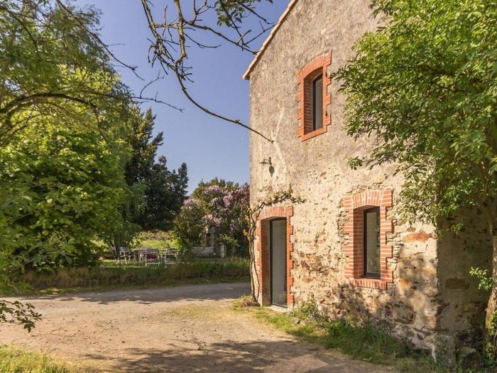 Gîte typique au cœur de Monnières, proche Sèvre, jardin privatif, Wifi, idéal pour pêche et rando - FR-1-306-985