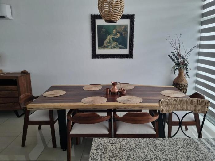 House with air conditioning and pool