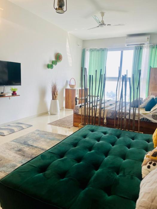 Cloud 9 Cabin- Lavish Studio in Baner Pashan!