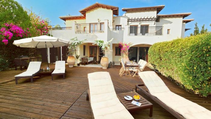Aphrodite Hills 3 Bedroom with BBQ, Patio & View