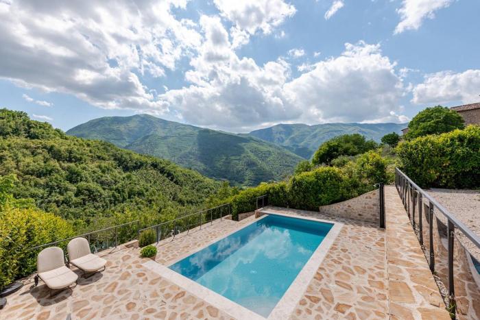 Scheggino - Casale con piscina e splendida vista