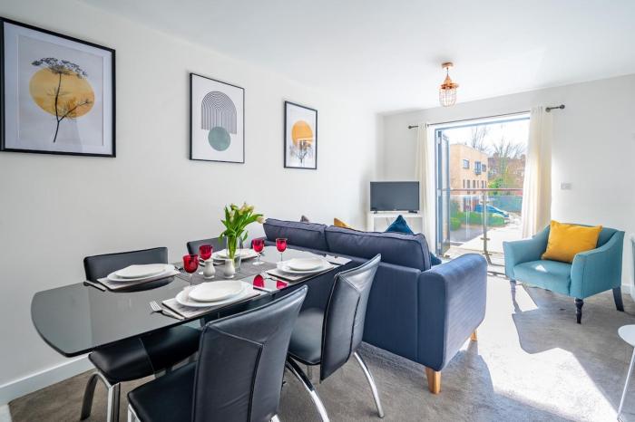 Serviced Lettings 2 Bedrooms Central Location On site Parking