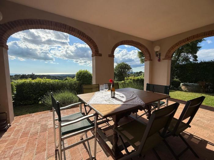 Podere Morena with sea view, private terrace by ToscanaTour Greg