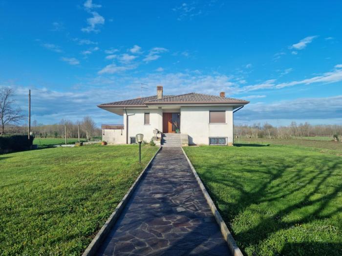 In campagna vicino al mare