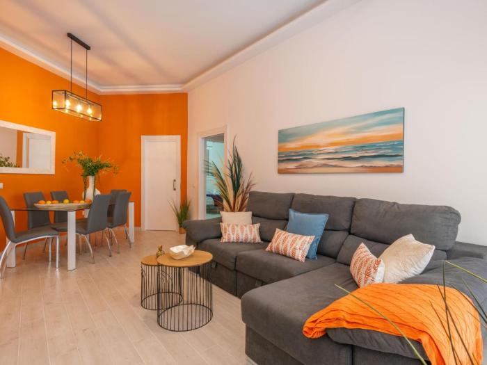 Benalmadena Piso Puerto Marina con 2 habitaciones terraza grande Wifi y AC