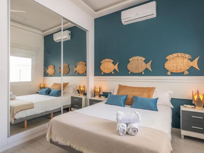 Benalmádena Piso Puerto Marina con 2 habitaciones terraza grande Wifi y AC