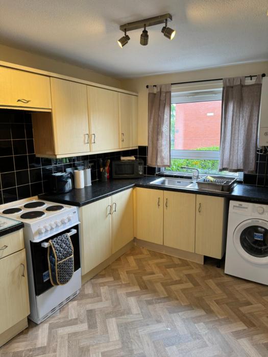 Quiet, Sleeps 13, 2 baths, Parking, KIA 2