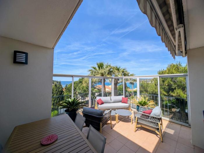 vue mer grande terrasse plage à 2 min à pieds