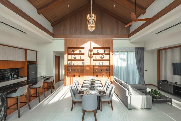 V186 Quiet Glamour Oasis 4BR Poolside Sanctuary