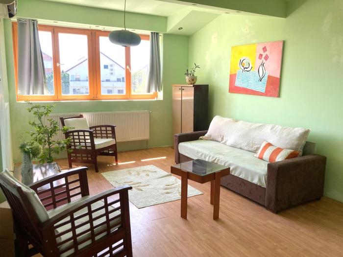 Artists Inn, large 2 bed duplex apartment, parking