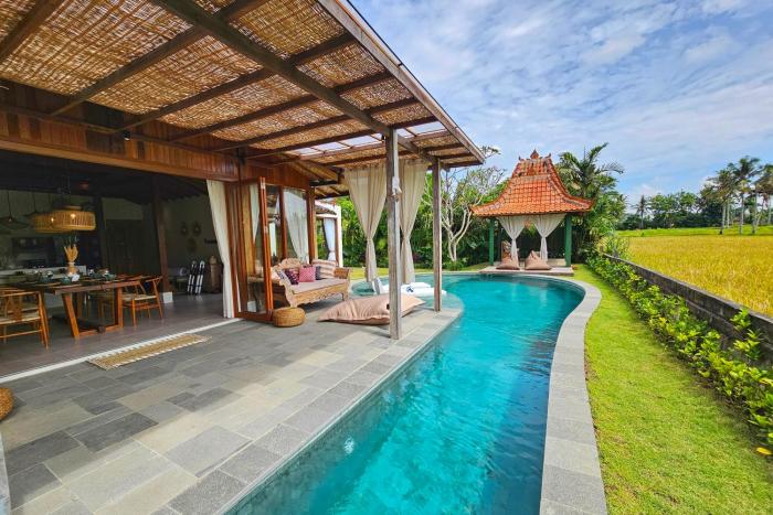 Villa DiYara Ubud - 6000 Sq Ft Private Villa - Stunning Rice field View - Big pool & garden