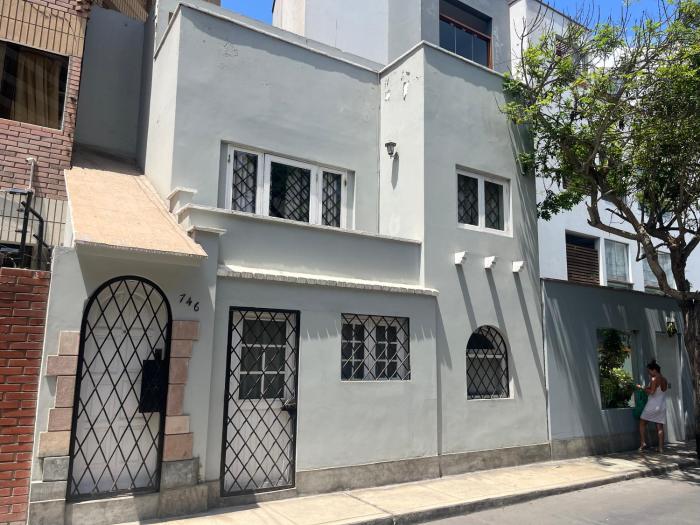 Casita de Miraflores calle Ocharan a 5 minutos de Larcomar