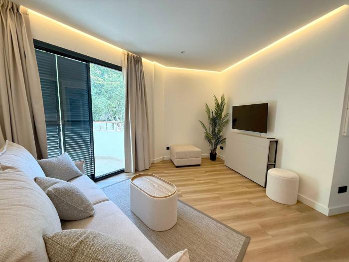 Luxury one bed apartment & pool