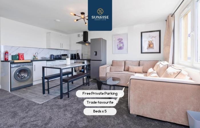 Eden Views - INVOICE and REDUCED PRICE only via SUNRISE SHORT LETS DUNDEE, 3 Rooms, 5 Beds, Fully Equipped, 2 mins to Centre and Ring Road, Perfectly Suited to Groups and ONLY 5 Mins to STANNERGATE Ports