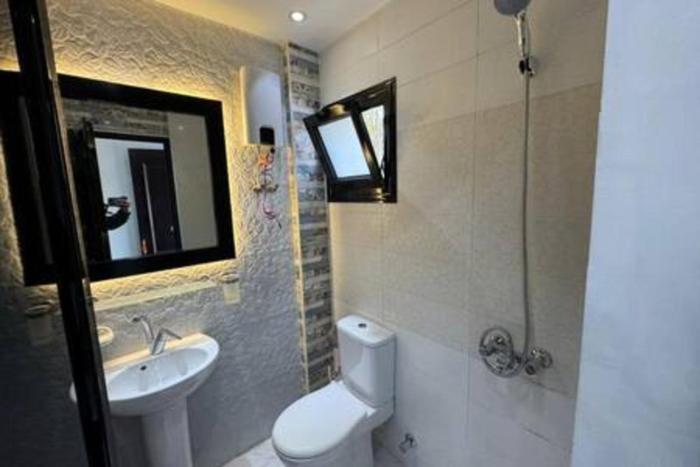 2BR Townhouse, 2 Bath, TV, Backyard - 326