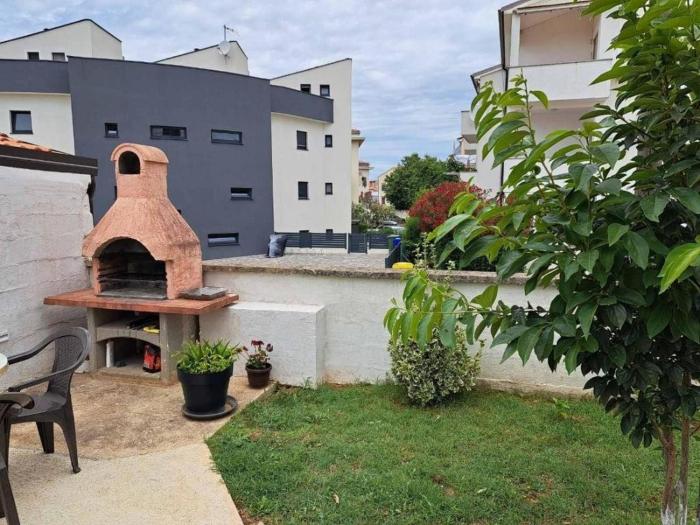Apartments with parking space Medulin - 24398