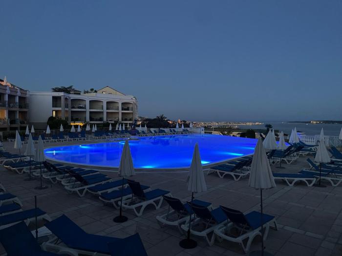 Résidence de charme avec piscine à débordement