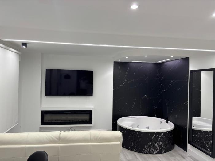 B&W Suite Andrés de la Llosa