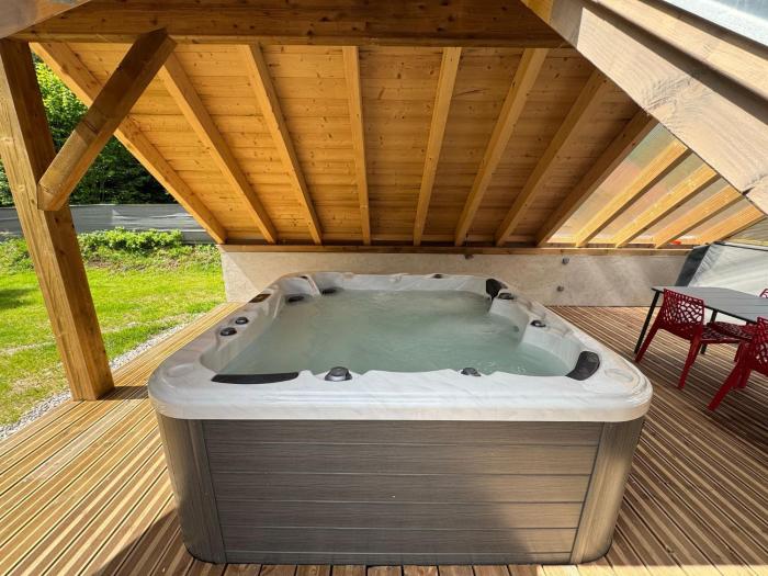 Chalet du saut de la bourrique, plain-pied, SPA, terrain clôturé