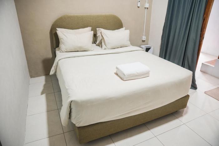Greek House - Room with Desk, Shared Pool and Kitchen 8