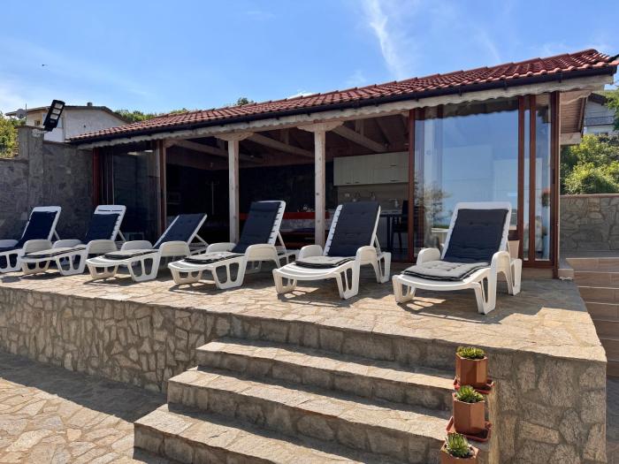 Villa Azur- Sea View Luxury with Pool near Balchik