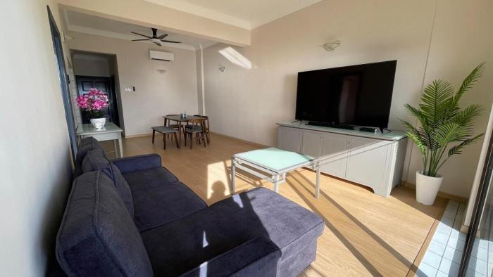 Beachfront 3-Bedroom Family Suite with Sunset View