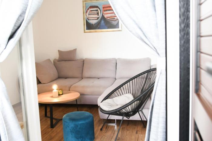 Lavica Mare Retreat - Modern Apartment near Le Meridien Podstrana